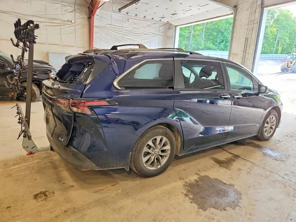 2025 TOYOTA SIENNA XLE 7-PASSENGER  