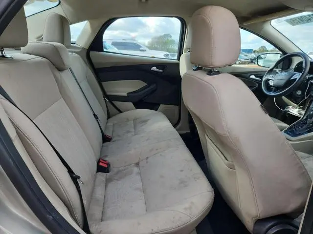 2016 FORD FOCUS SE  