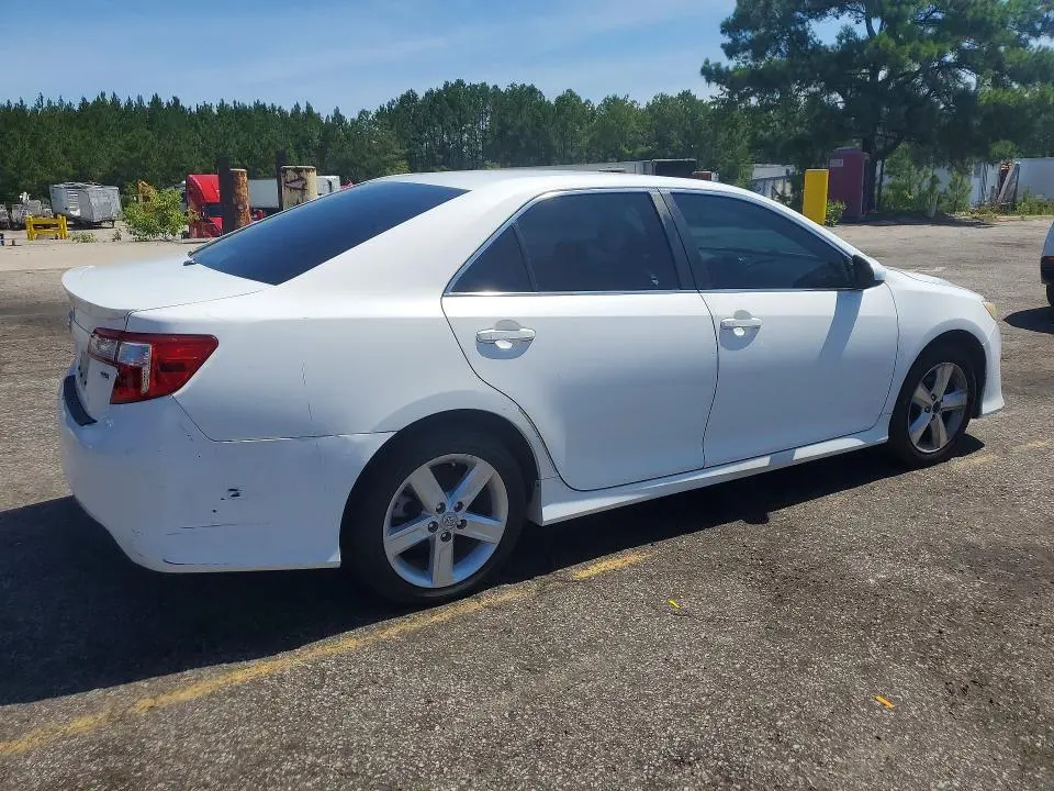 2013 TOYOTA CAMRY SE  