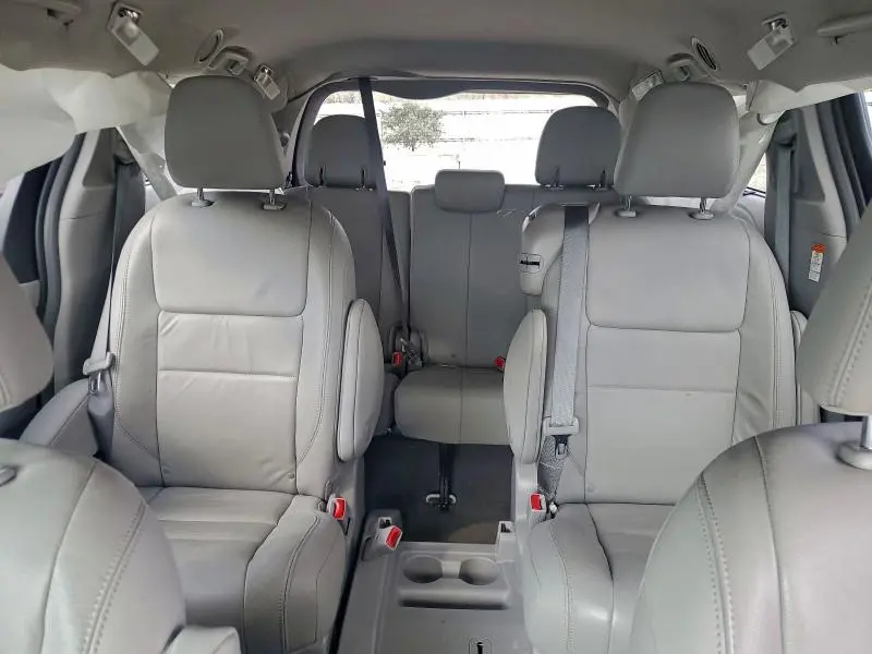 2018 TOYOTA SIENNA XLE  