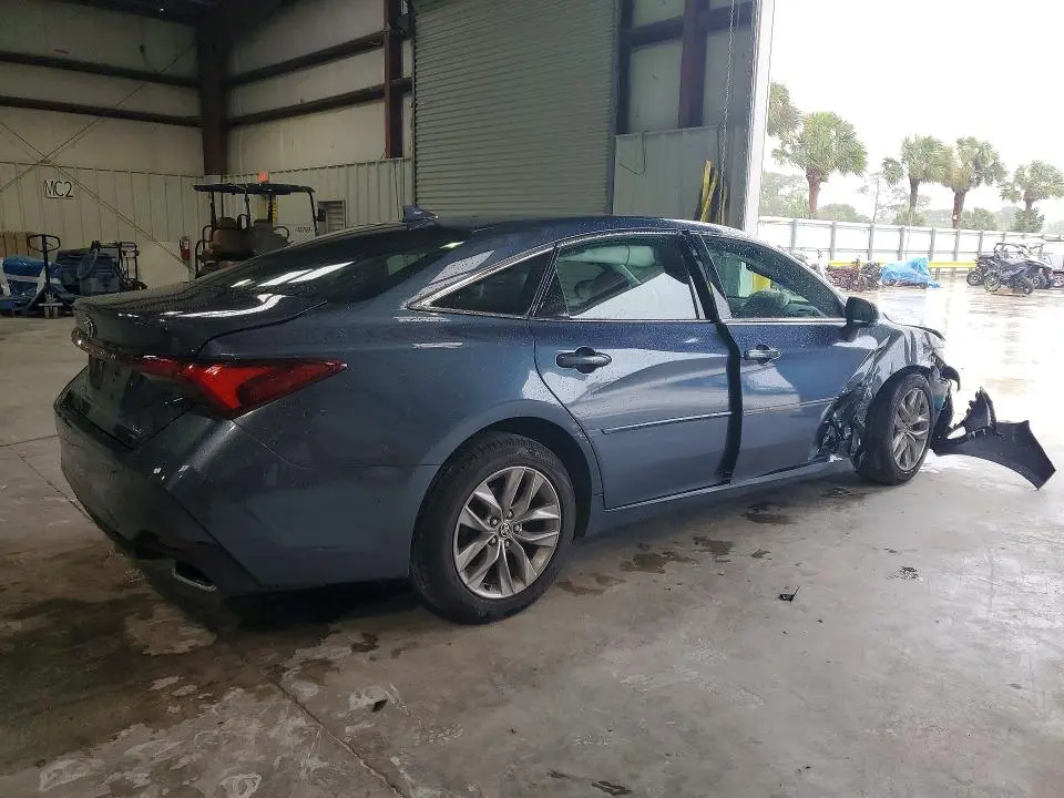 2021 TOYOTA AVALON XLE  