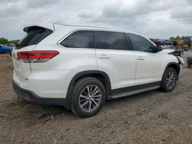 2019 TOYOTA HIGHLANDER SE  