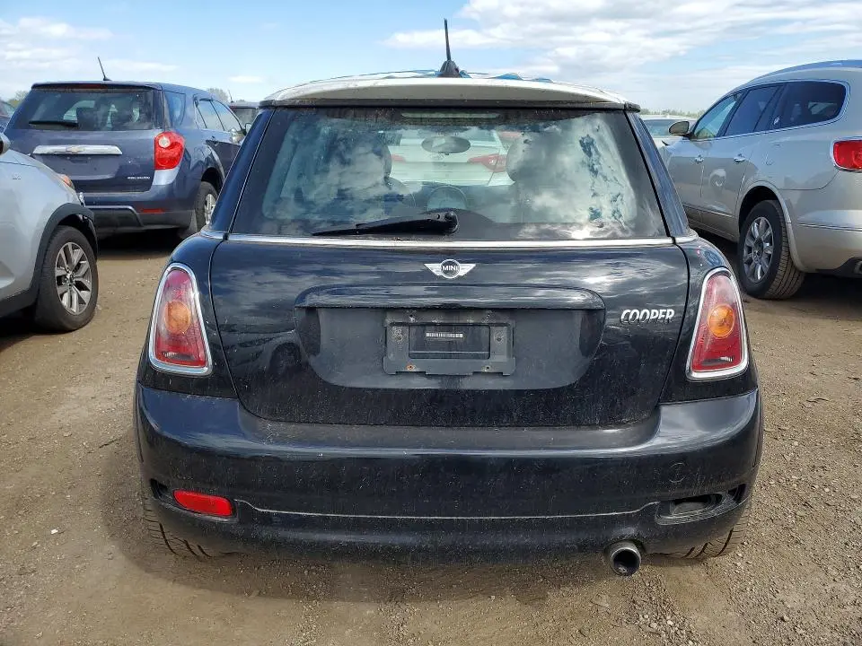 2010 MINI COOPER   