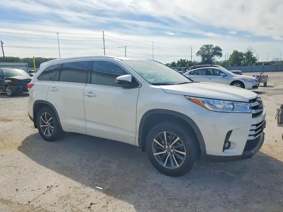 2017 TOYOTA HIGHLANDER   