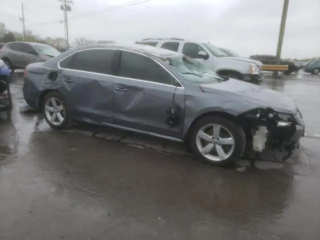 2013 VOLKSWAGEN PASSAT SE  