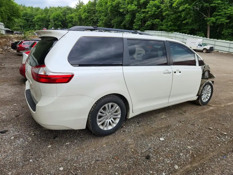2015 TOYOTA SIENNA XLE 8-PASSENGER  
