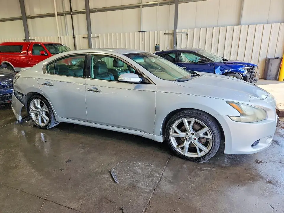 2012 NISSAN MAXIMA S  