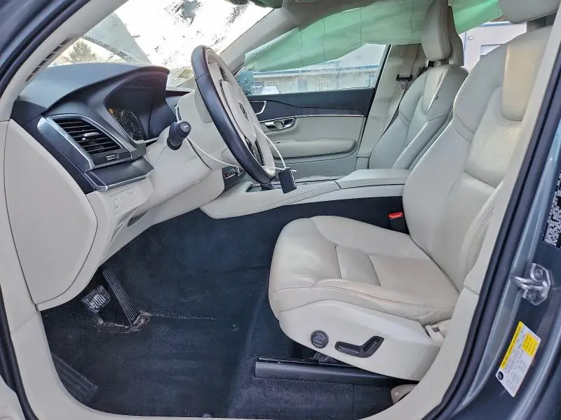 2020 VOLVO XC90 T5 MOMENTUM  