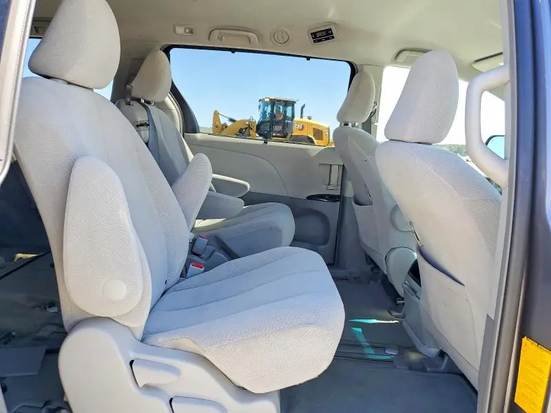 2014 TOYOTA SIENNA LE 8-PASSENGER  