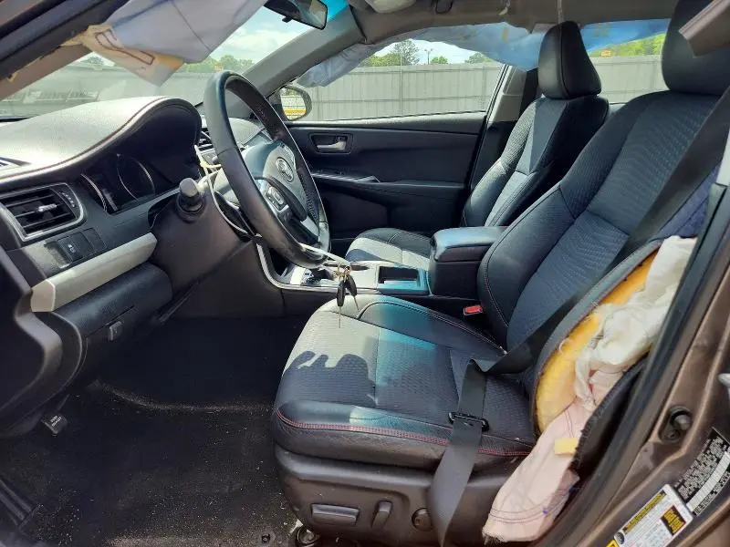 2015 TOYOTA CAMRY SE  