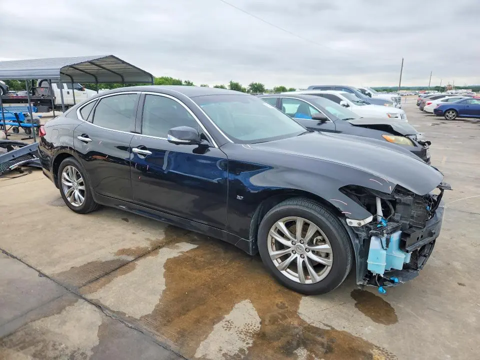 2019 INFINITI Q70 3.7 LUXE  