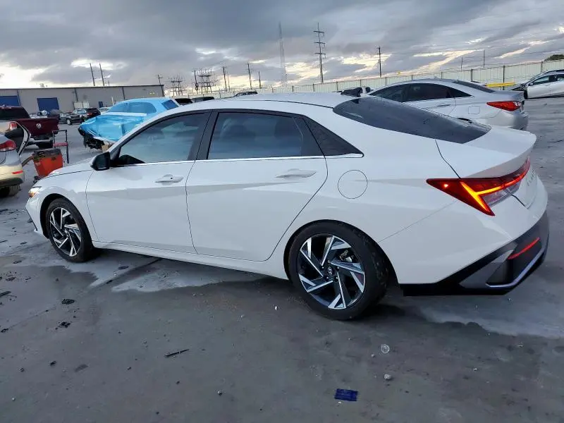 2024 HYUNDAI ELANTRA SEL  