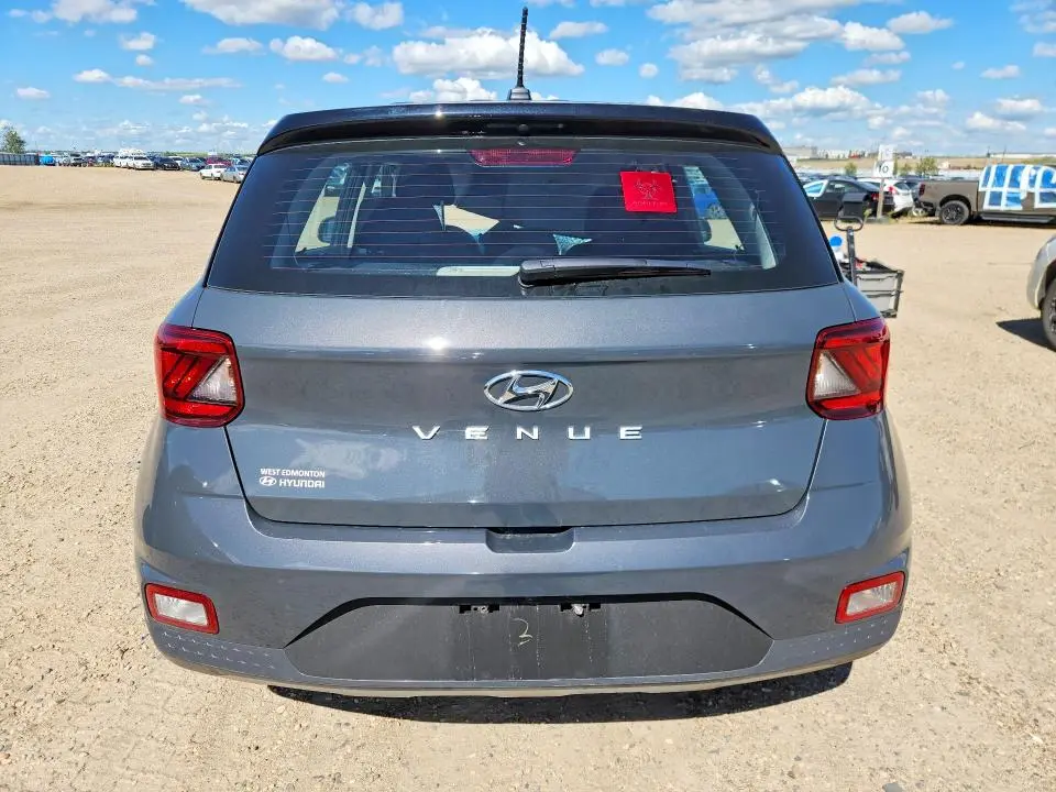 2025 HYUNDAI VENUE SE  