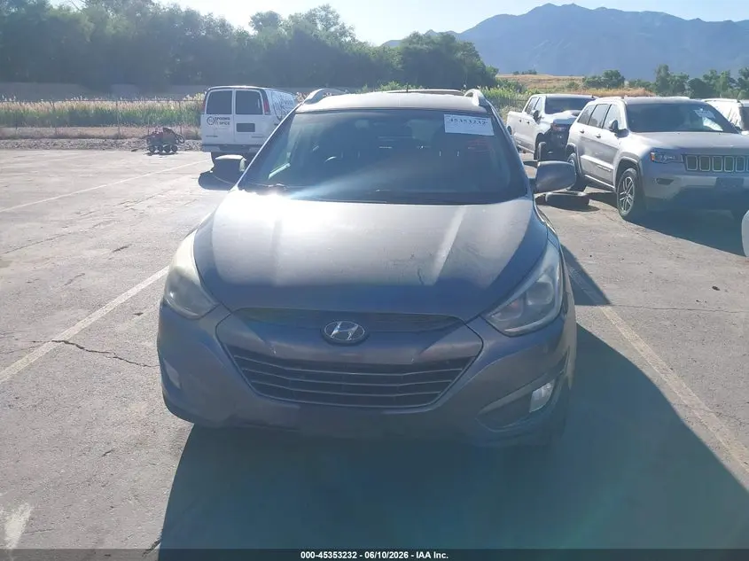 2015 HYUNDAI TUCSON SE