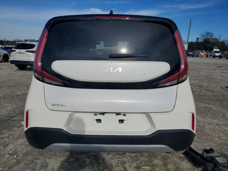 2023 KIA SOUL LX  
