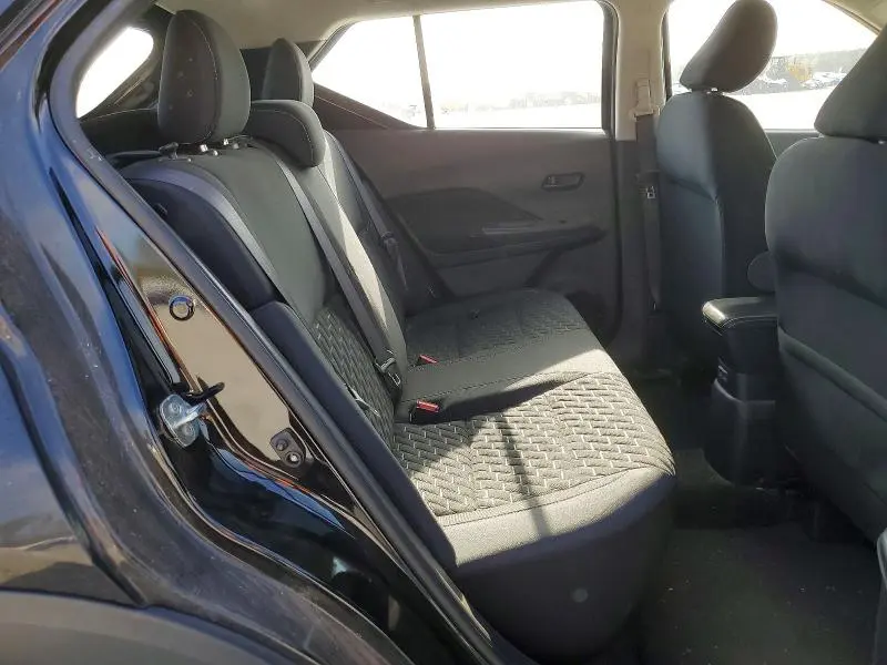 2021 NISSAN KICKS S  