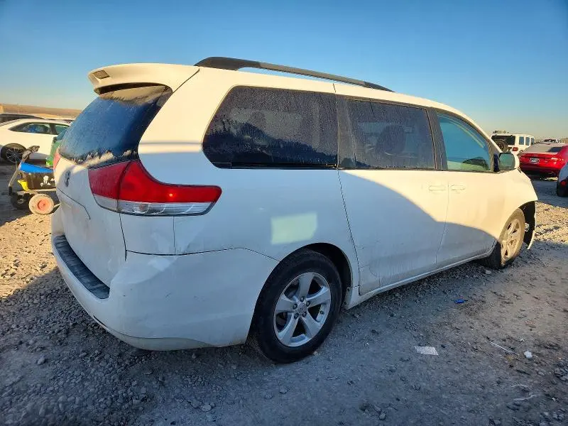 2013 TOYOTA SIENNA LE  