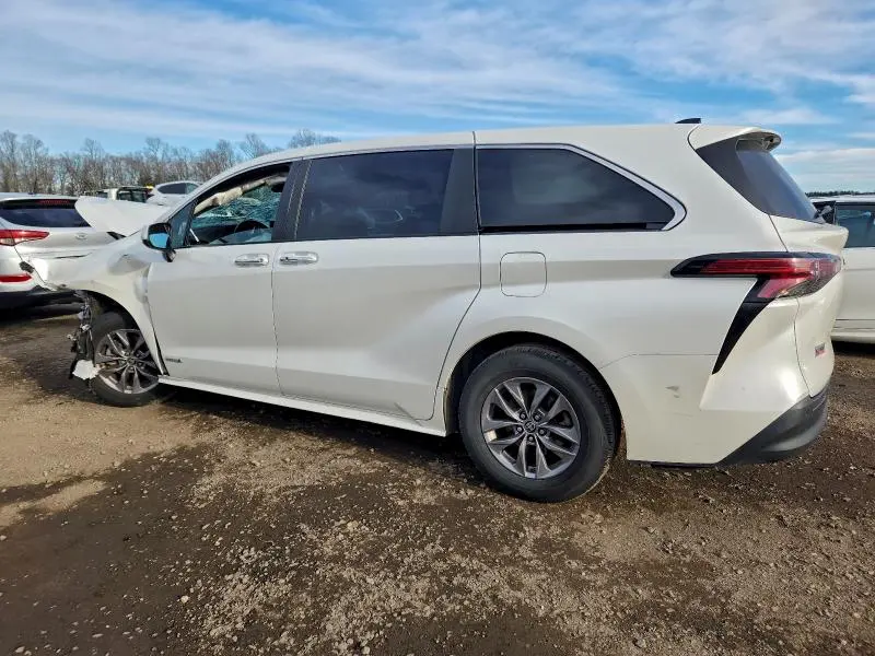 2021 TOYOTA SIENNA   