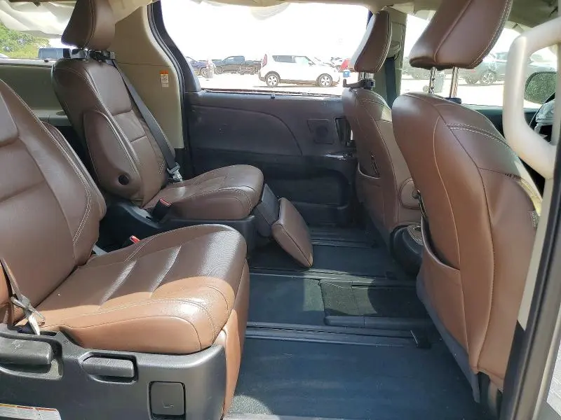 2019 TOYOTA SIENNA LIMITED PREMIUM 7-PASSENGER  