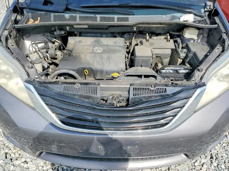 2011 TOYOTA SIENNA LE  