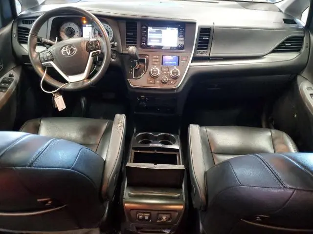 2018 TOYOTA SIENNA SE  