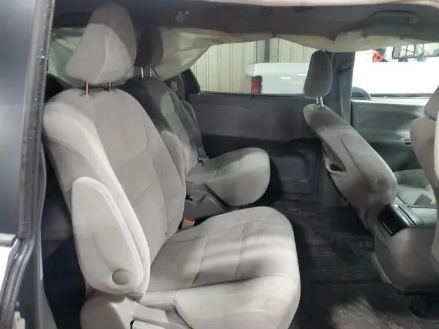 2015 TOYOTA SIENNA LE