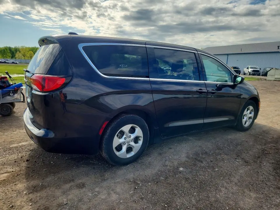 2017 CHRYSLER PACIFICA LX  