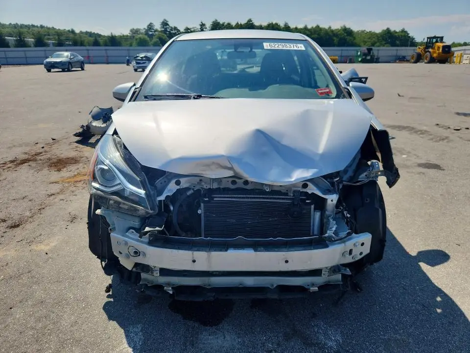2018 TOYOTA YARIS 5-DOOR SE  