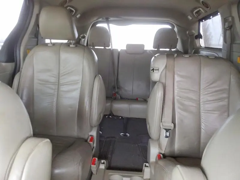 2011 TOYOTA SIENNA XLE  