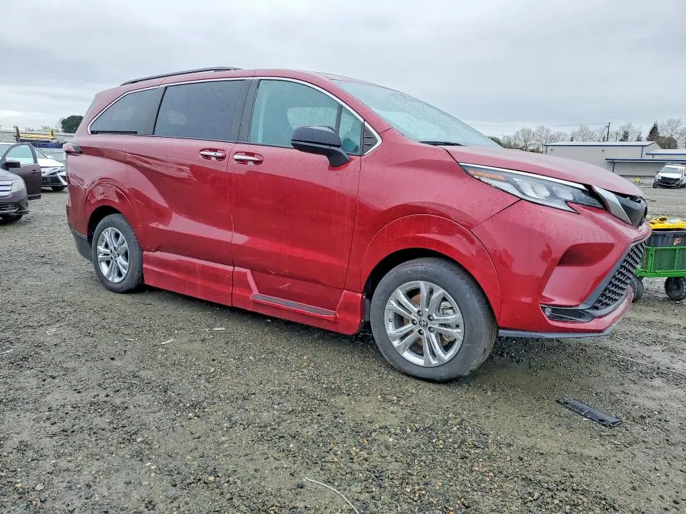 2023 TOYOTA SIENNA XSE 7-PASSENGER  
