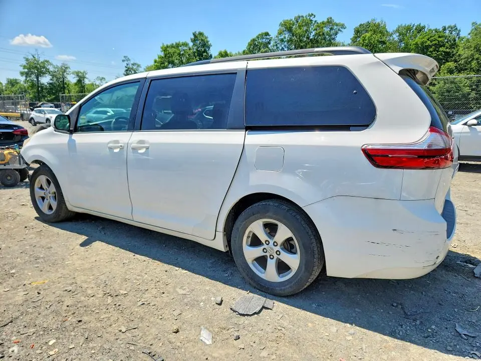 2017 TOYOTA SIENNA LE  