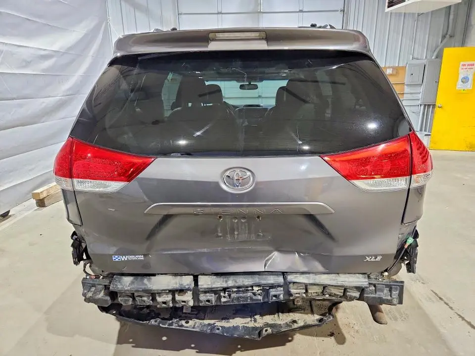 2014 TOYOTA SIENNA XLE 8-PASSENGER  