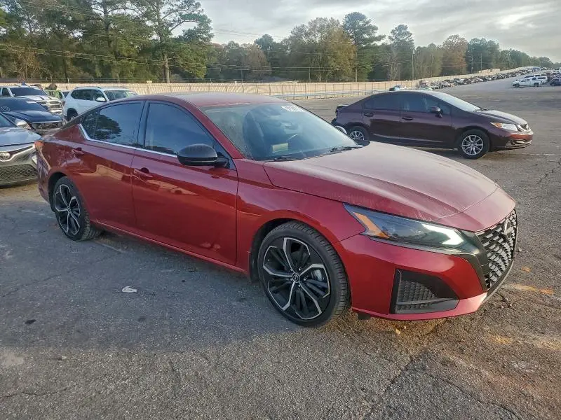 2023 NISSAN ALTIMA SR  