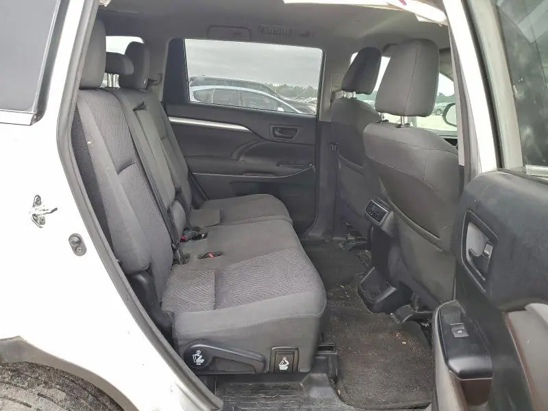 2017 TOYOTA HIGHLANDER LE  