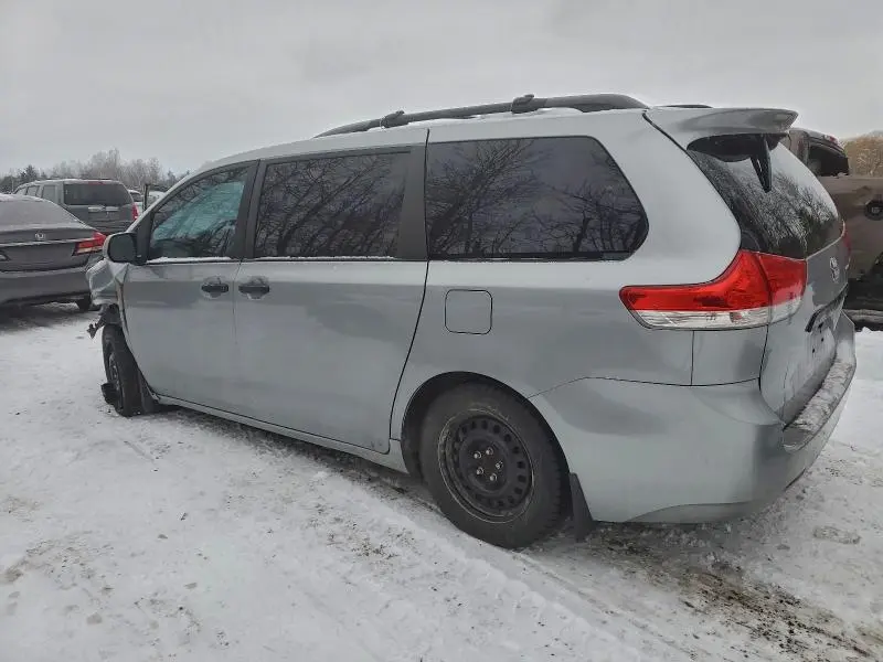 2011 TOYOTA SIENNA   