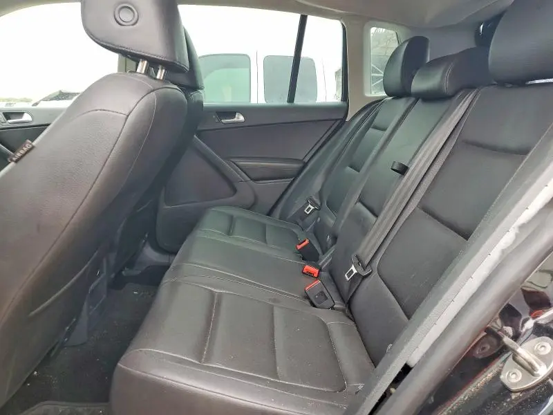 2016 VOLKSWAGEN TIGUAN   
