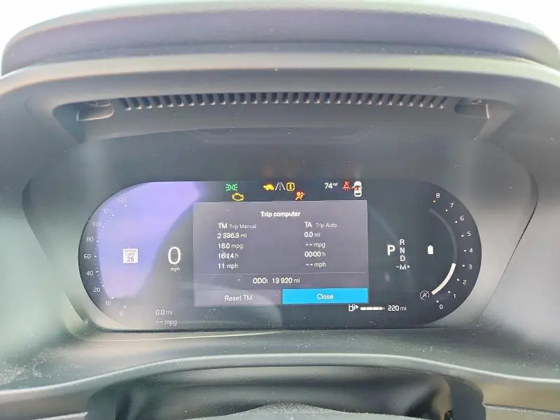 2025 VOLVO XC40 CORE  