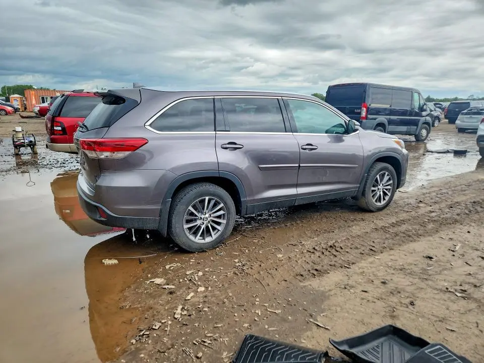 2019 TOYOTA HIGHLANDER XLE  