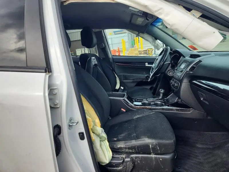 2015 KIA SORENTO LX  