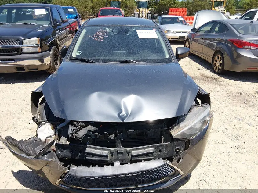 2019 TOYOTA YARIS LE