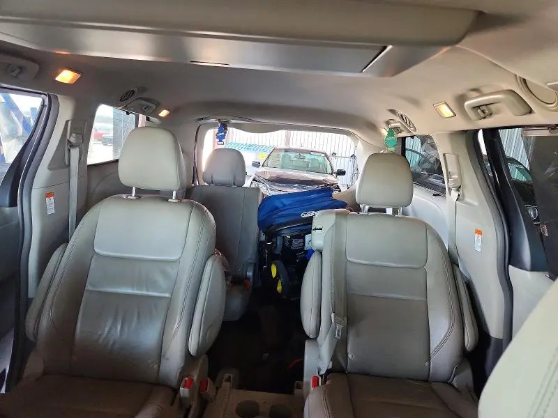 2016 TOYOTA SIENNA XLE PREMIUM 8-PASSENGER  