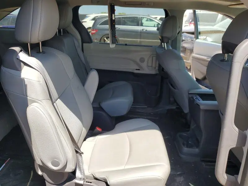 2021 TOYOTA SIENNA XLE 7-PASSENGER  