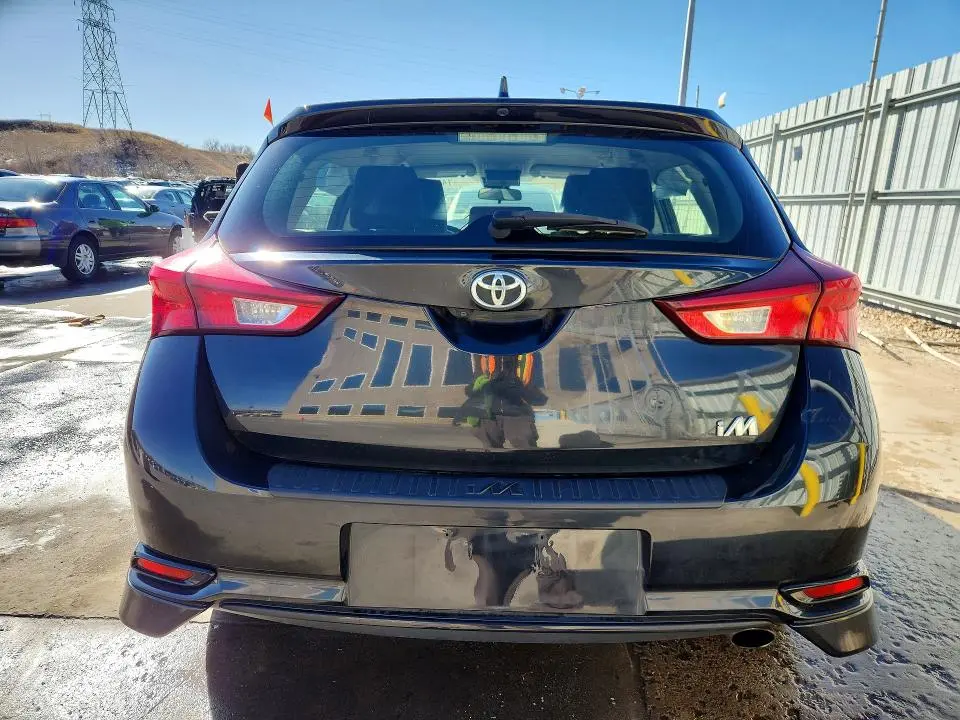 2018 TOYOTA COROLLA IM   