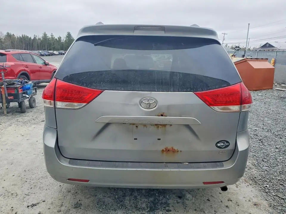 2011 TOYOTA SIENNA LE  