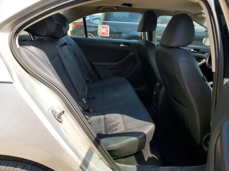 2011 VOLKSWAGEN JETTA SE  