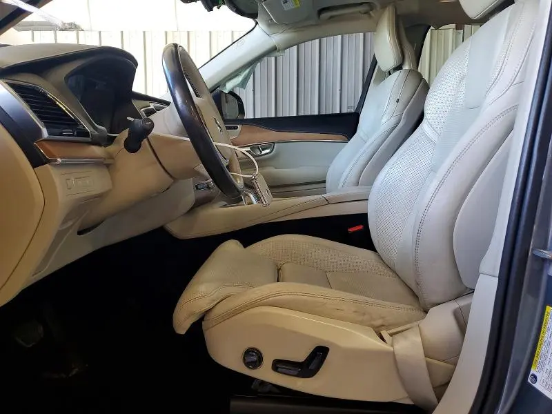 2017 VOLVO XC90 T8  