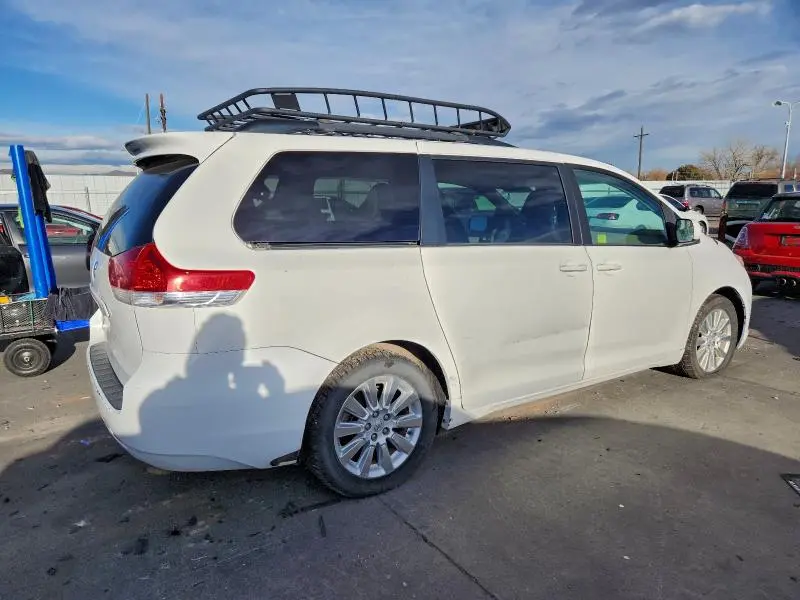 2011 TOYOTA SIENNA XLE  