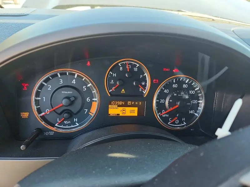 2011 NISSAN TITAN SV  