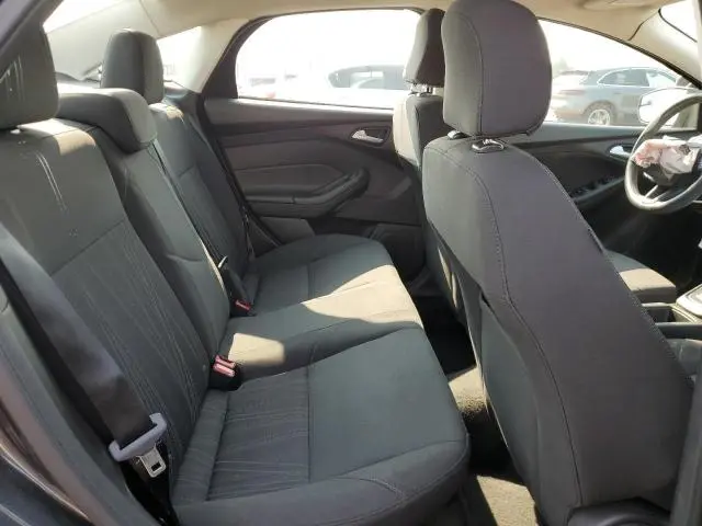 2016 FORD FOCUS SE  