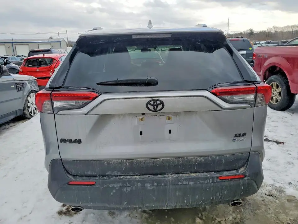 2025 TOYOTA RAV4 XLE  